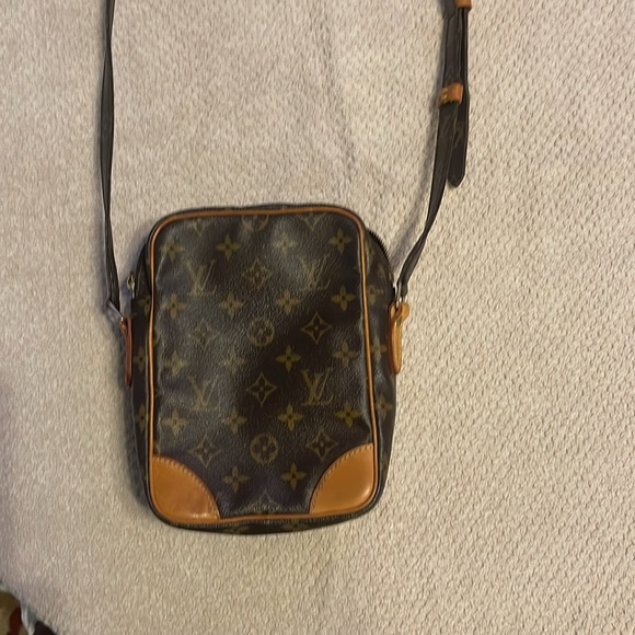 AUTHENTIC LOUIS VUITTON DANUBE CROSSBODY WITH COA FROM ENTRUPY - Picture 4 of 10